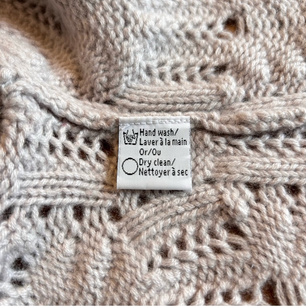 Elegant Cashmere Lace Knit Sweater - Picture 10 of 11